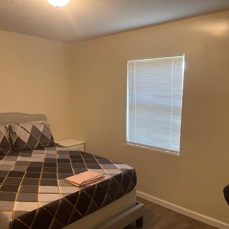 Private Queen Bedroom C Shared Common Spaces 포르 피어스 외부 사진